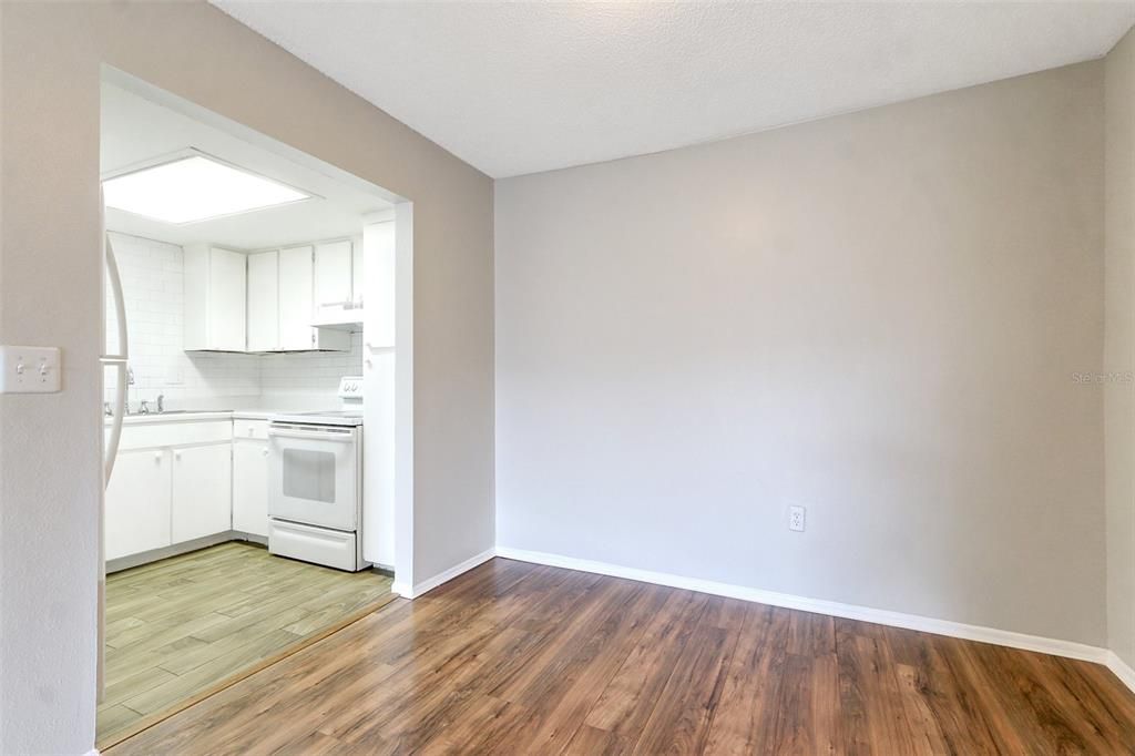 For Sale: $135,000 (2 beds, 1 baths, 826 Square Feet)