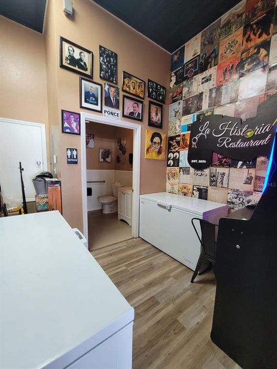 For Sale: $275,000 (0 beds, 0 baths, 999 Square Feet)