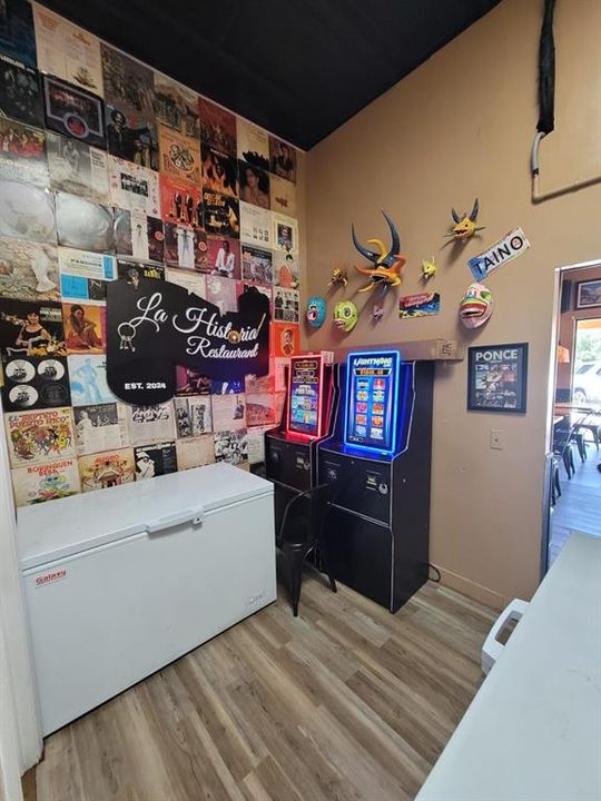 For Sale: $275,000 (0 beds, 0 baths, 999 Square Feet)