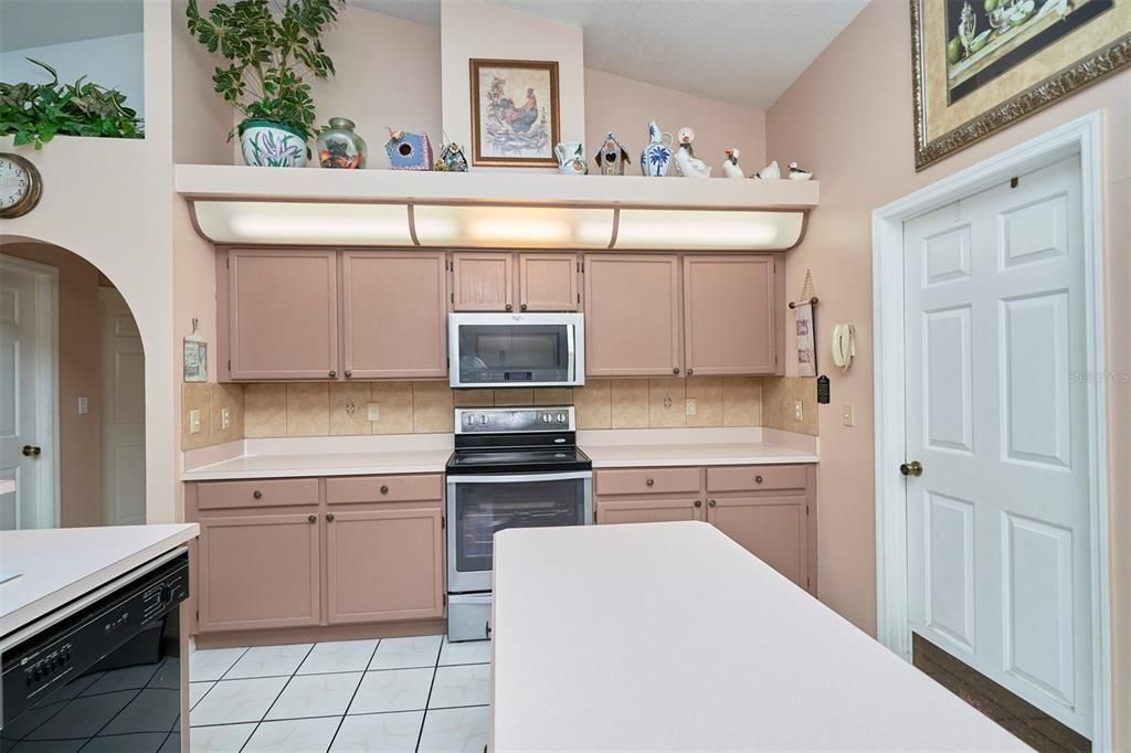 待售: $440,000 (4 贝兹, 2 浴室, 2444 平方英尺)