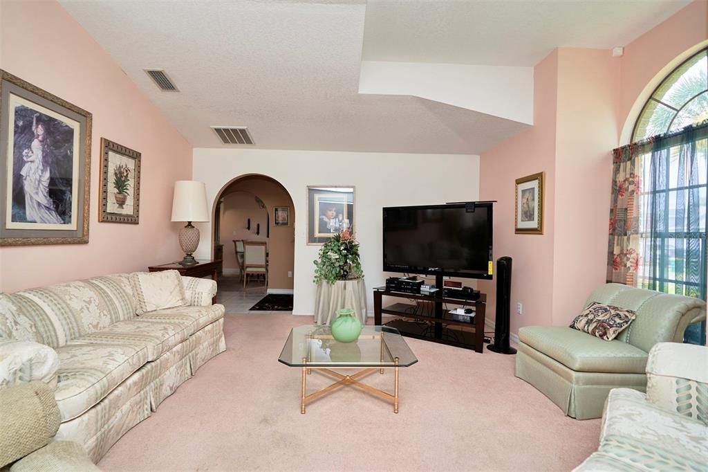 待售: $440,000 (4 贝兹, 2 浴室, 2444 平方英尺)