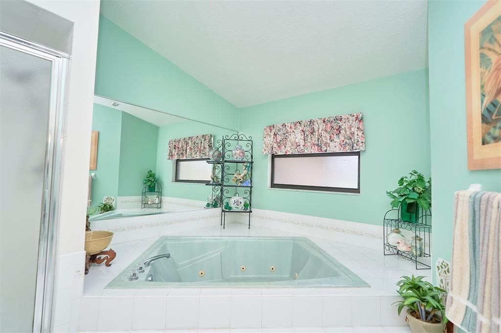 待售: $440,000 (4 贝兹, 2 浴室, 2444 平方英尺)