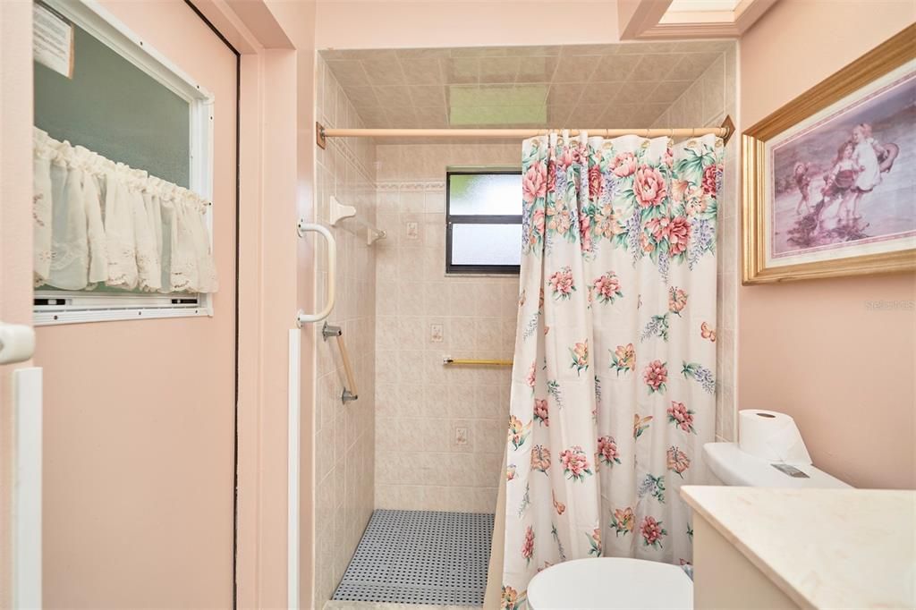 待售: $440,000 (4 贝兹, 2 浴室, 2444 平方英尺)