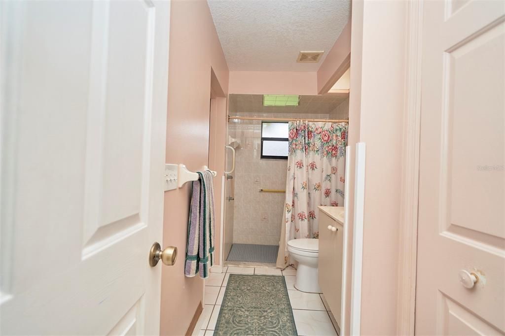 待售: $440,000 (4 贝兹, 2 浴室, 2444 平方英尺)