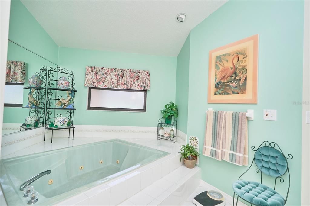 待售: $440,000 (4 贝兹, 2 浴室, 2444 平方英尺)