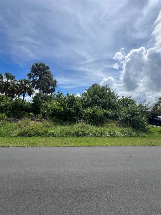 Activo con contrato: $14,500 (0.23 acres)