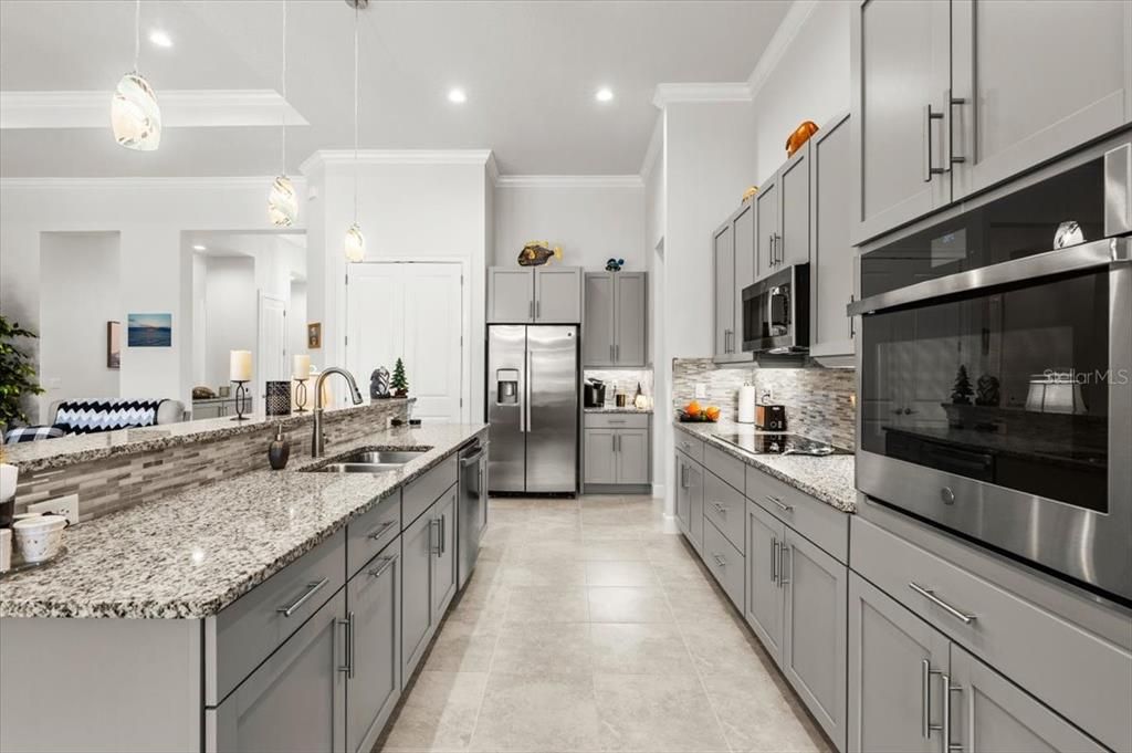 For Sale: $1,020,000 (4 beds, 3 baths, 2624 Square Feet)