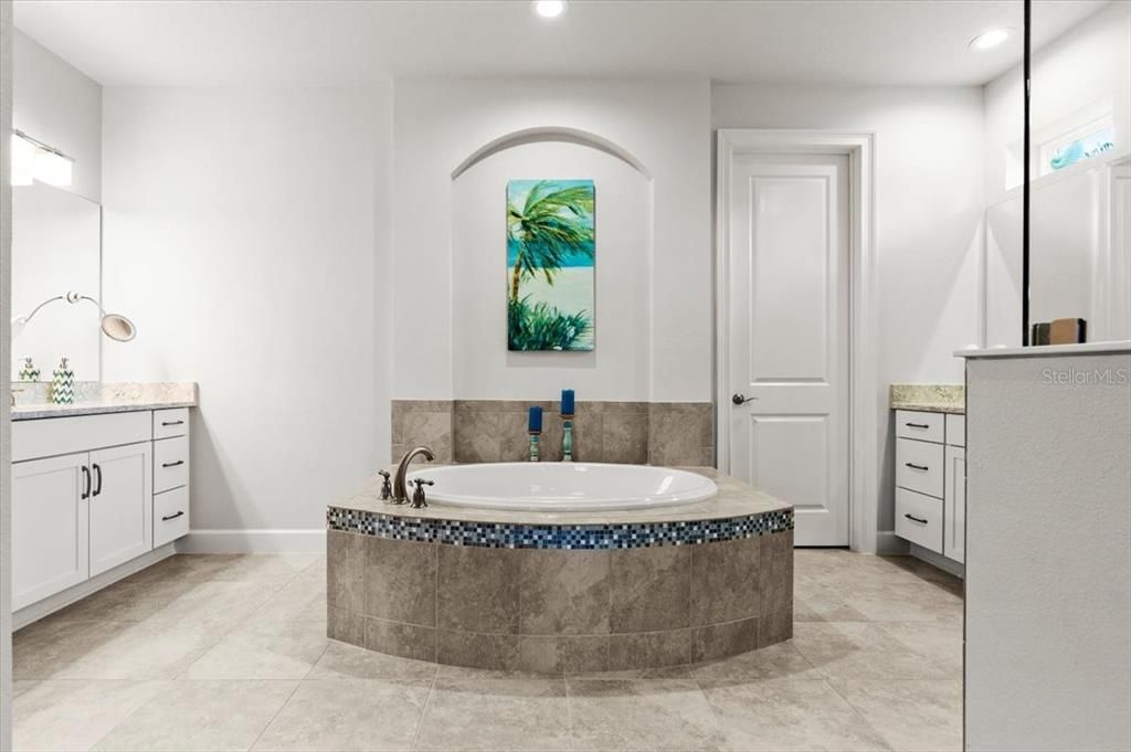 For Sale: $1,020,000 (4 beds, 3 baths, 2624 Square Feet)