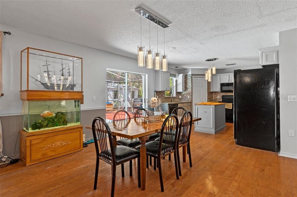 For Sale: $399,999 (3 beds, 2 baths, 2356 Square Feet)