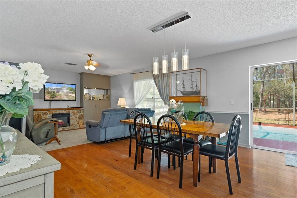 For Sale: $399,999 (3 beds, 2 baths, 2356 Square Feet)