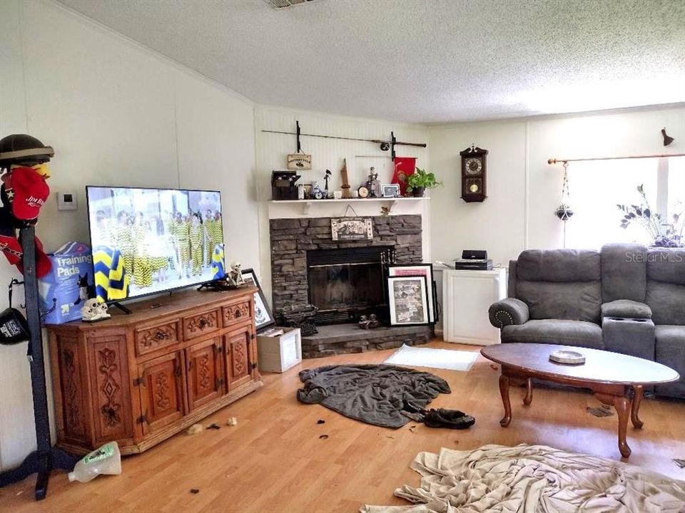 For Sale: $459,900 (3 beds, 2 baths, 1566 Square Feet)