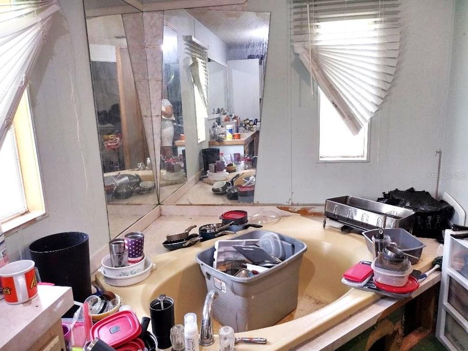 For Sale: $459,900 (3 beds, 2 baths, 1566 Square Feet)