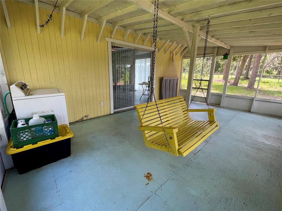 For Sale: $389,000 (2 beds, 1 baths, 1072 Square Feet)