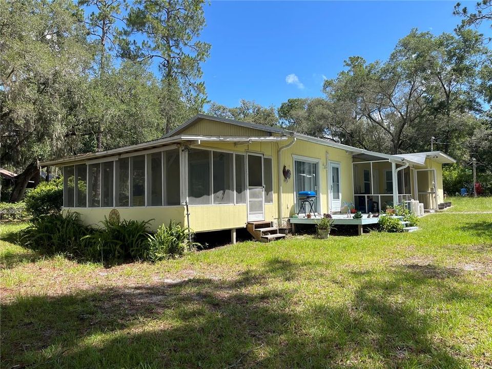 For Sale: $389,000 (2 beds, 1 baths, 1072 Square Feet)