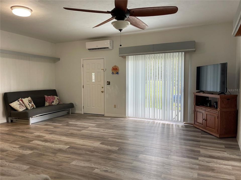 For Sale: $389,000 (2 beds, 1 baths, 1072 Square Feet)