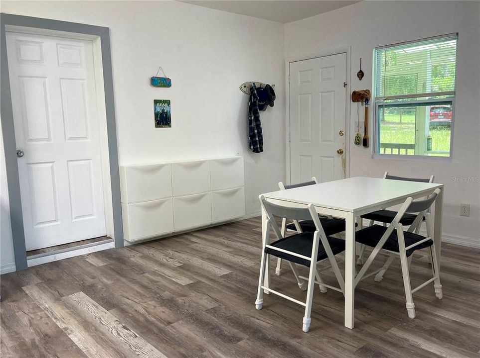 For Sale: $389,000 (2 beds, 1 baths, 1072 Square Feet)