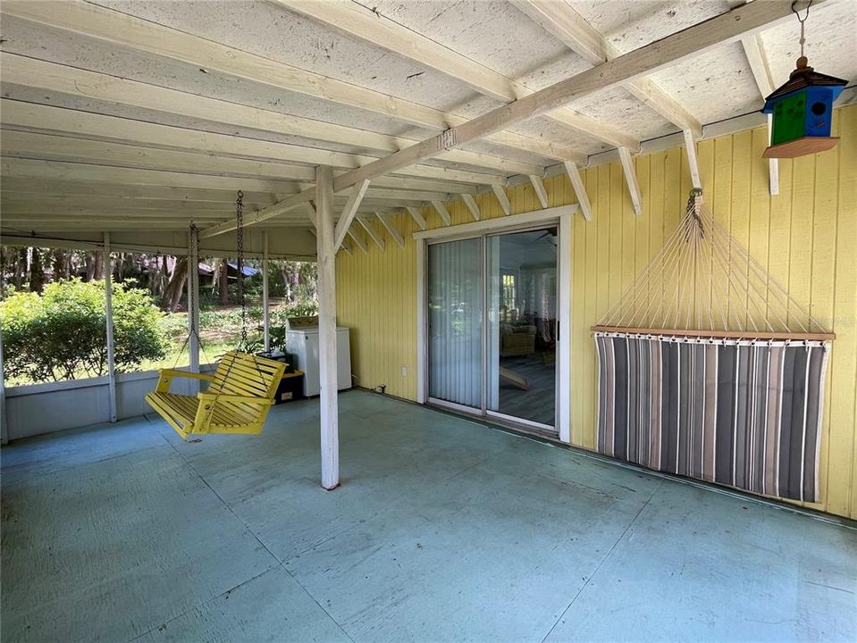 For Sale: $389,000 (2 beds, 1 baths, 1072 Square Feet)