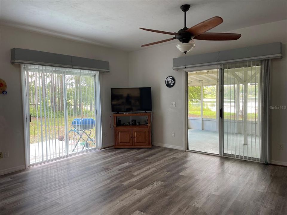 For Sale: $389,000 (2 beds, 1 baths, 1072 Square Feet)