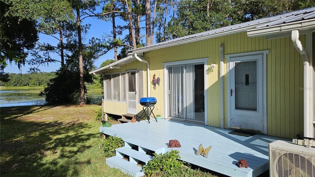 For Sale: $389,000 (2 beds, 1 baths, 1072 Square Feet)