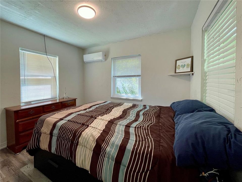 For Sale: $389,000 (2 beds, 1 baths, 1072 Square Feet)