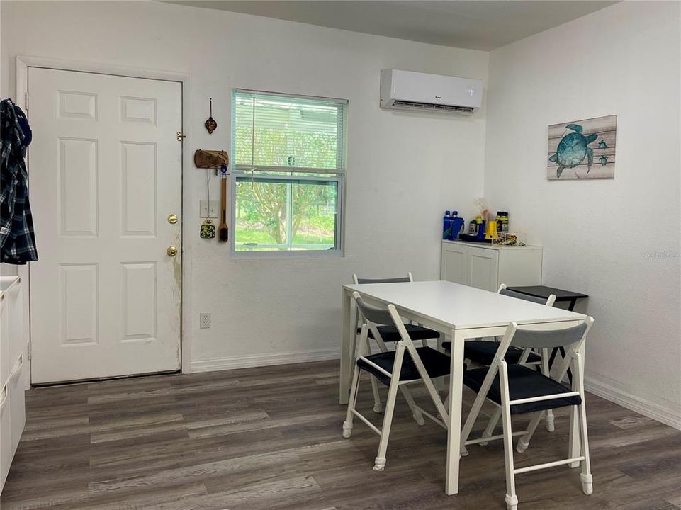 For Sale: $389,000 (2 beds, 1 baths, 1072 Square Feet)