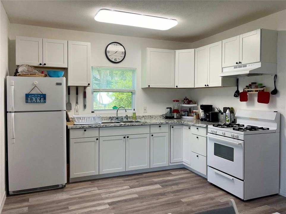 For Sale: $389,000 (2 beds, 1 baths, 1072 Square Feet)
