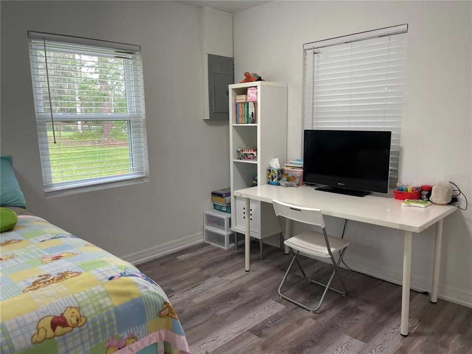 For Sale: $389,000 (2 beds, 1 baths, 1072 Square Feet)