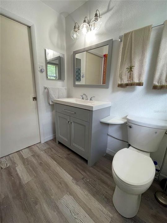 For Sale: $389,000 (2 beds, 1 baths, 1072 Square Feet)