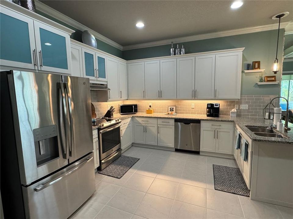 Active With Contract: $389,000 (2 beds, 2 baths, 1510 Square Feet)