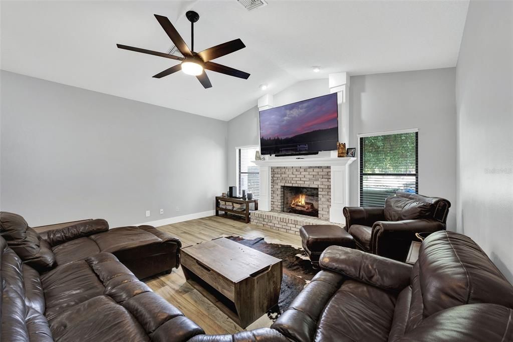 待售: $647,499 (4 贝兹, 2 浴室, 2736 平方英尺)