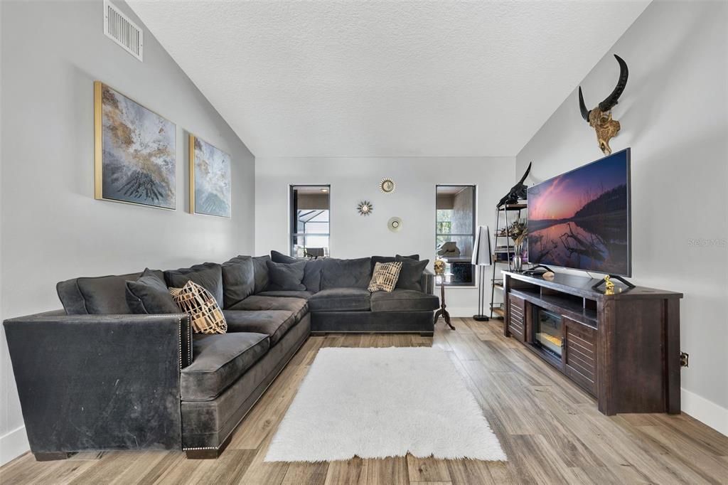 待售: $647,499 (4 贝兹, 2 浴室, 2736 平方英尺)