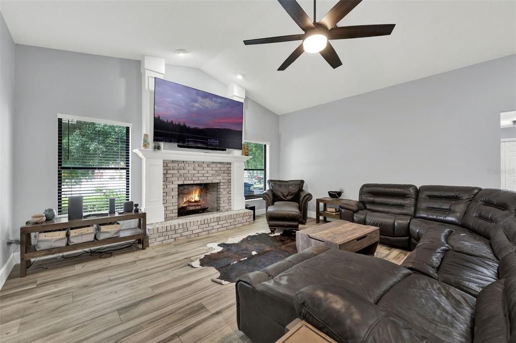 待售: $647,499 (4 贝兹, 2 浴室, 2736 平方英尺)