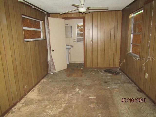 На продажу: $74,000 (2 спален, 1 ванн, 1124 Квадратных фут)