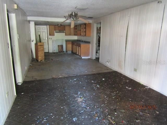 На продажу: $74,000 (2 спален, 1 ванн, 1124 Квадратных фут)