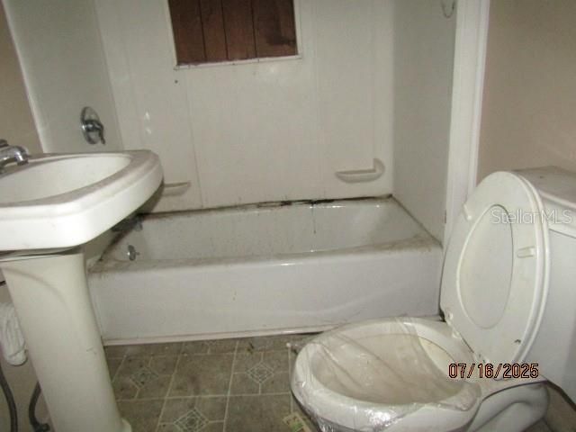 На продажу: $74,000 (2 спален, 1 ванн, 1124 Квадратных фут)