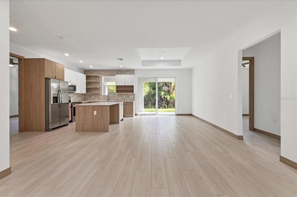 合同活跃: $2,095 (3 贝兹, 2 浴室, 1501 平方英尺)