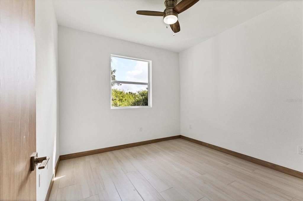 合同活跃: $2,095 (3 贝兹, 2 浴室, 1501 平方英尺)