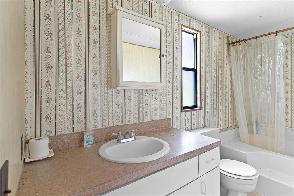 En Venta: $390,000 (32.31 acres)