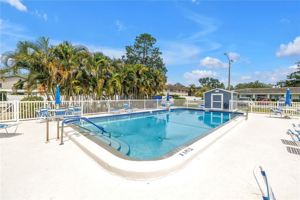 Под контрактом: $79,000 (1 спален, 1 ванн, 985 Квадратных фут)