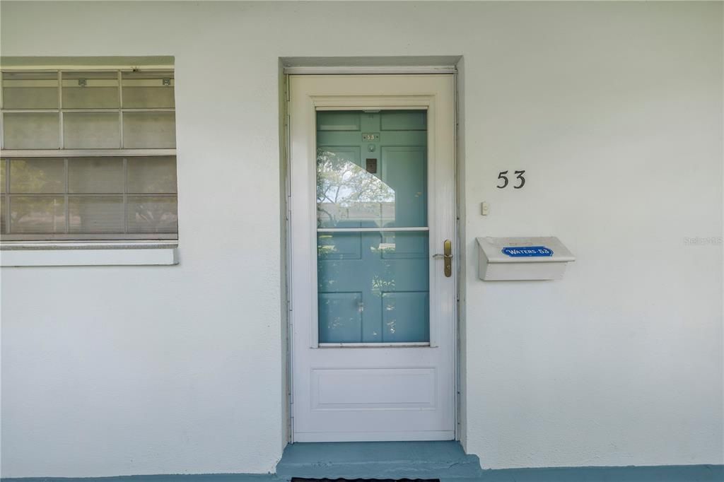 Под контрактом: $79,000 (1 спален, 1 ванн, 985 Квадратных фут)