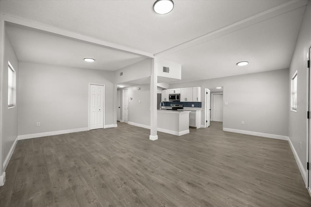 Под контрактом: $289,900 (3 спален, 2 ванн, 1081 Квадратных фут)