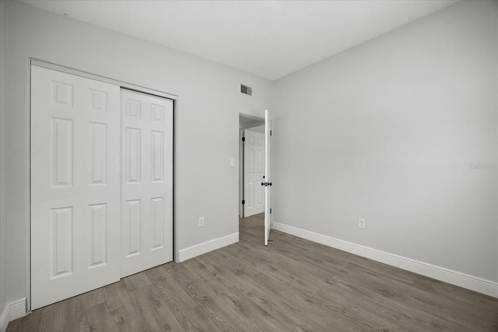 Под контрактом: $289,900 (3 спален, 2 ванн, 1081 Квадратных фут)