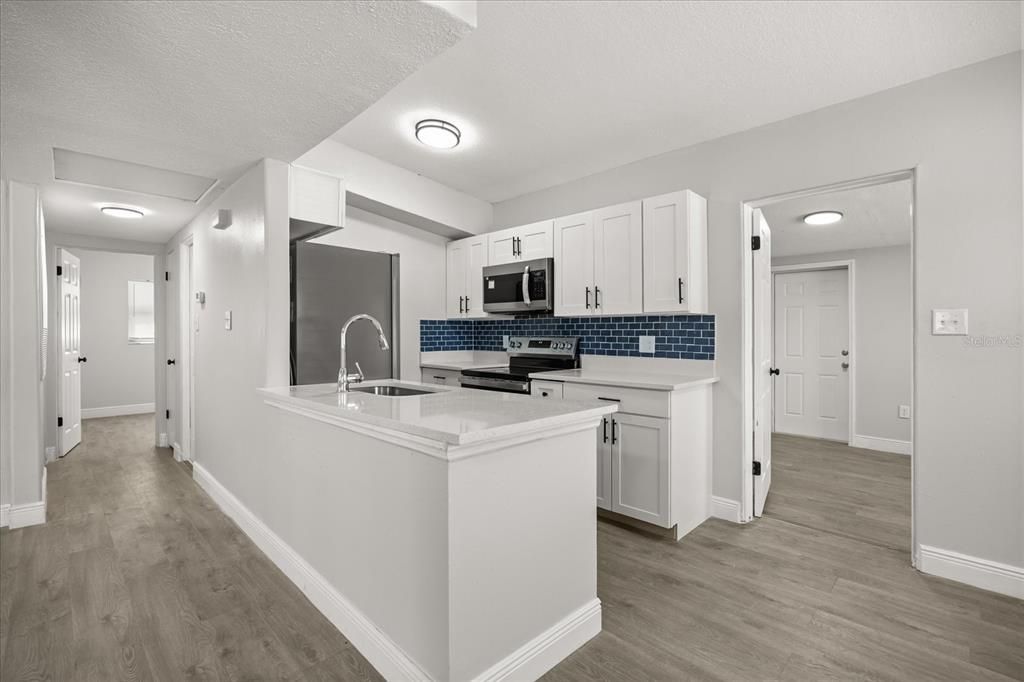 Под контрактом: $289,900 (3 спален, 2 ванн, 1081 Квадратных фут)