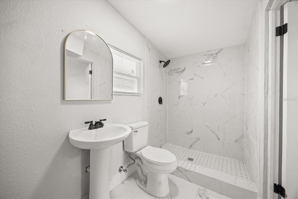 Под контрактом: $289,900 (3 спален, 2 ванн, 1081 Квадратных фут)