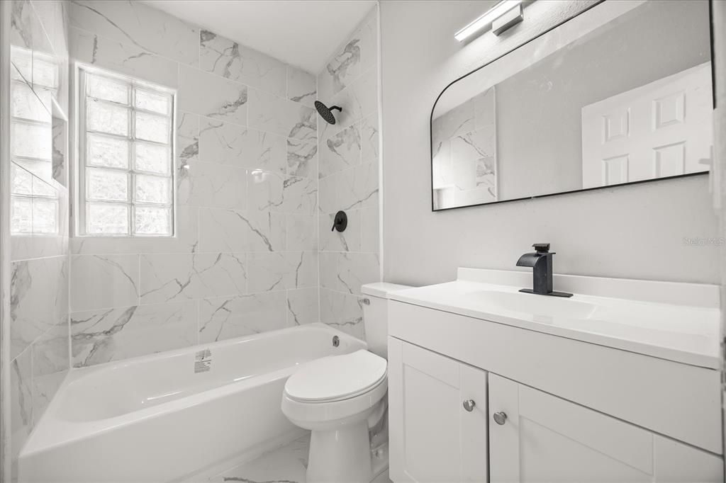 Под контрактом: $289,900 (3 спален, 2 ванн, 1081 Квадратных фут)