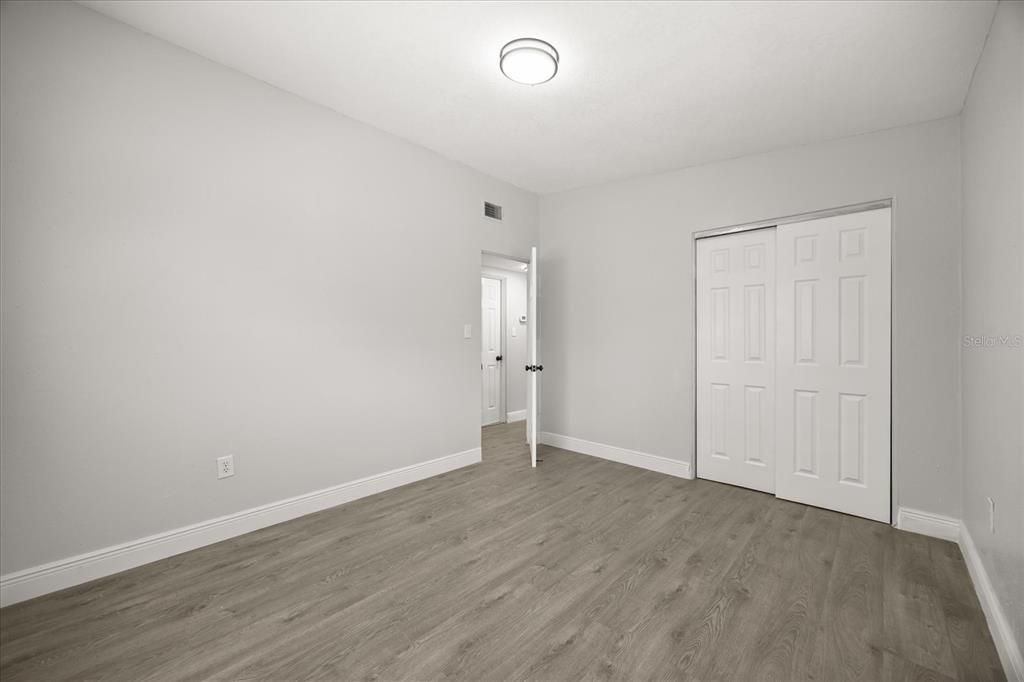 Под контрактом: $289,900 (3 спален, 2 ванн, 1081 Квадратных фут)