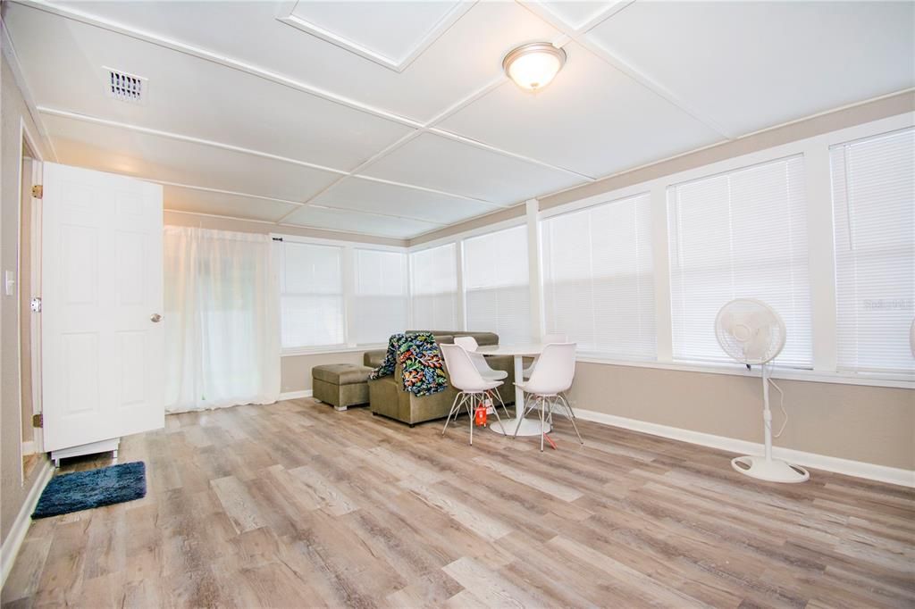 出租: $2,600 (4 贝兹, 2 浴室, 1806 平方英尺)