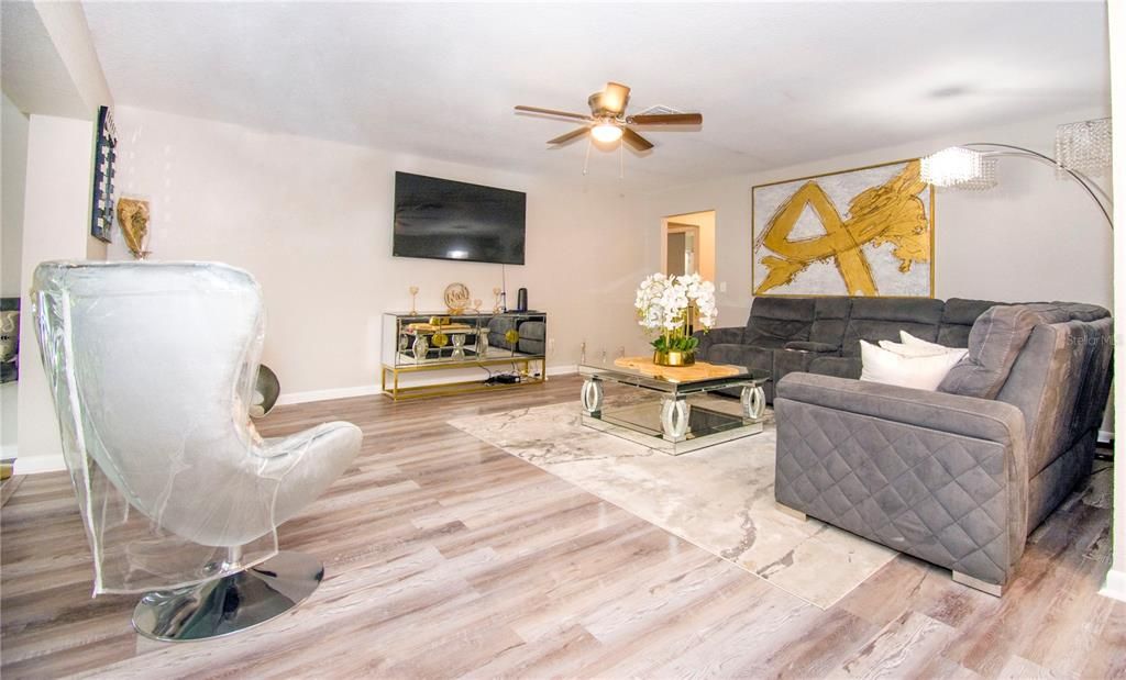 出租: $2,600 (4 贝兹, 2 浴室, 1806 平方英尺)