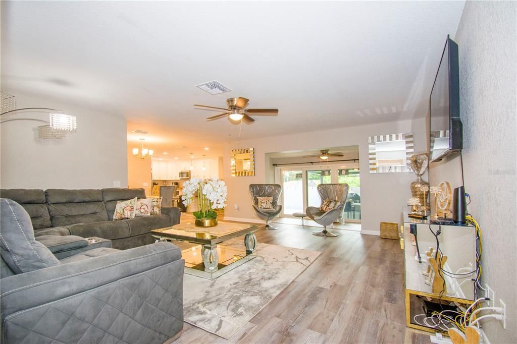 出租: $2,600 (4 贝兹, 2 浴室, 1806 平方英尺)