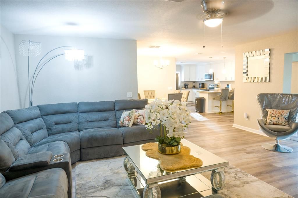 出租: $2,600 (4 贝兹, 2 浴室, 1806 平方英尺)